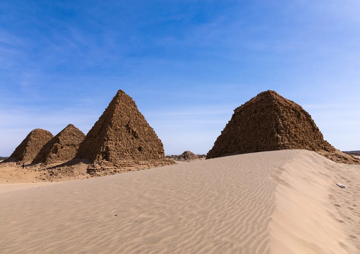 Archaeologists Were Searching a Vast Desert—and Found 6,000-Year-Old Burial Monuments